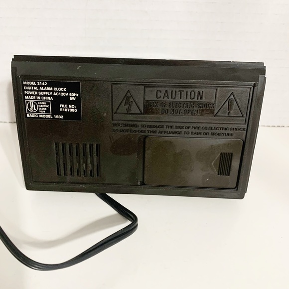 Vintage Advance Model 3142 Digital Alarm Clock Electric and Battery Powered ⏰ - Picture 8 of 9